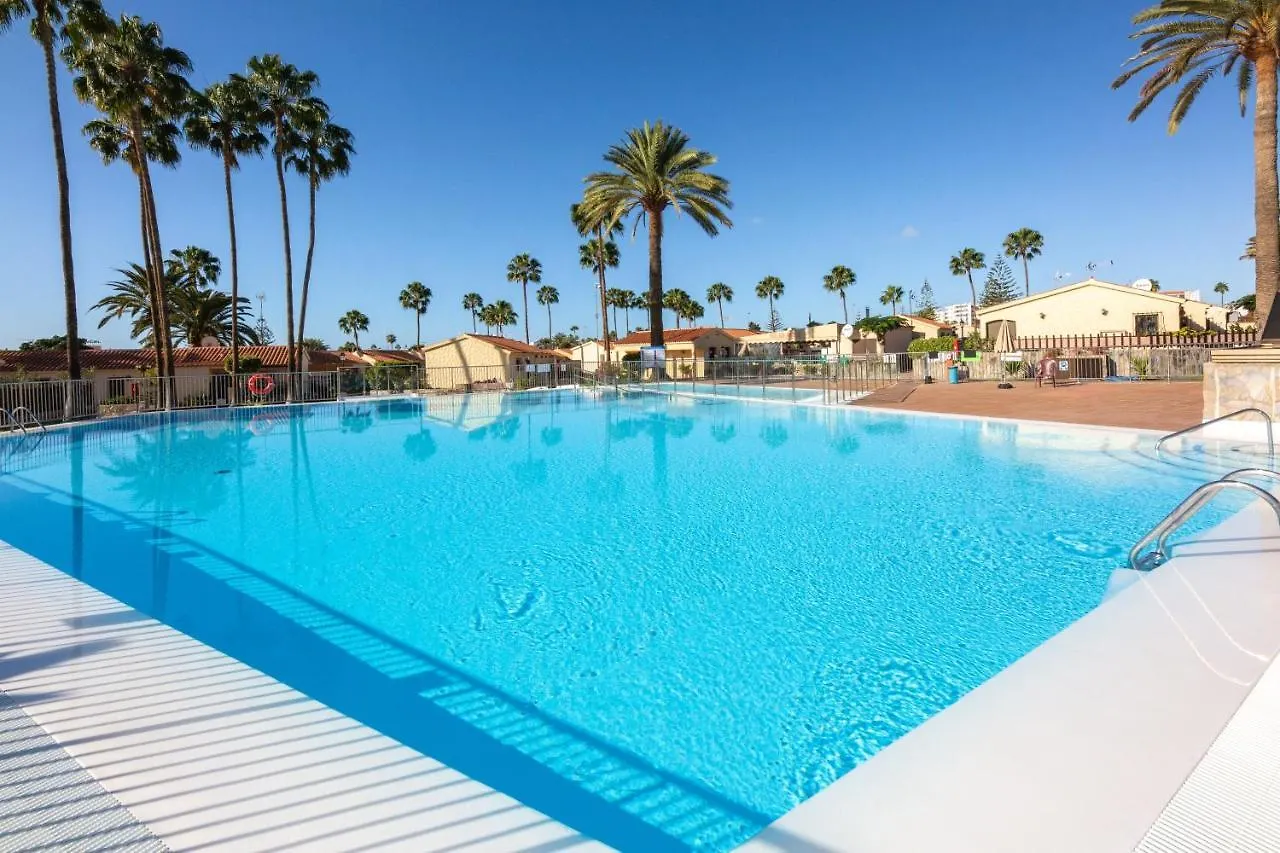 Playa del Inglés Bungalow: Shared Pool & Beach Proximity Spain