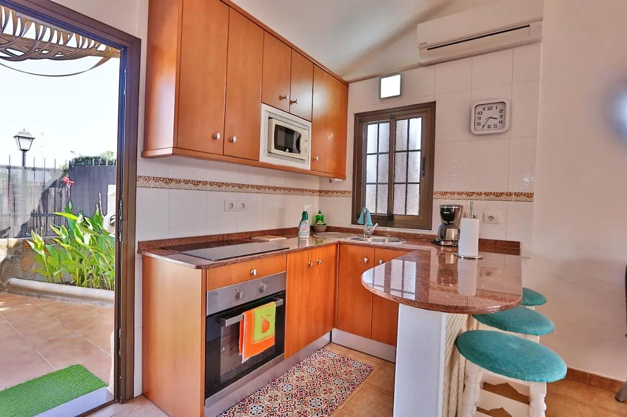 Playa del Inglés Bungalow: Shared Pool & Beach Proximity Spain