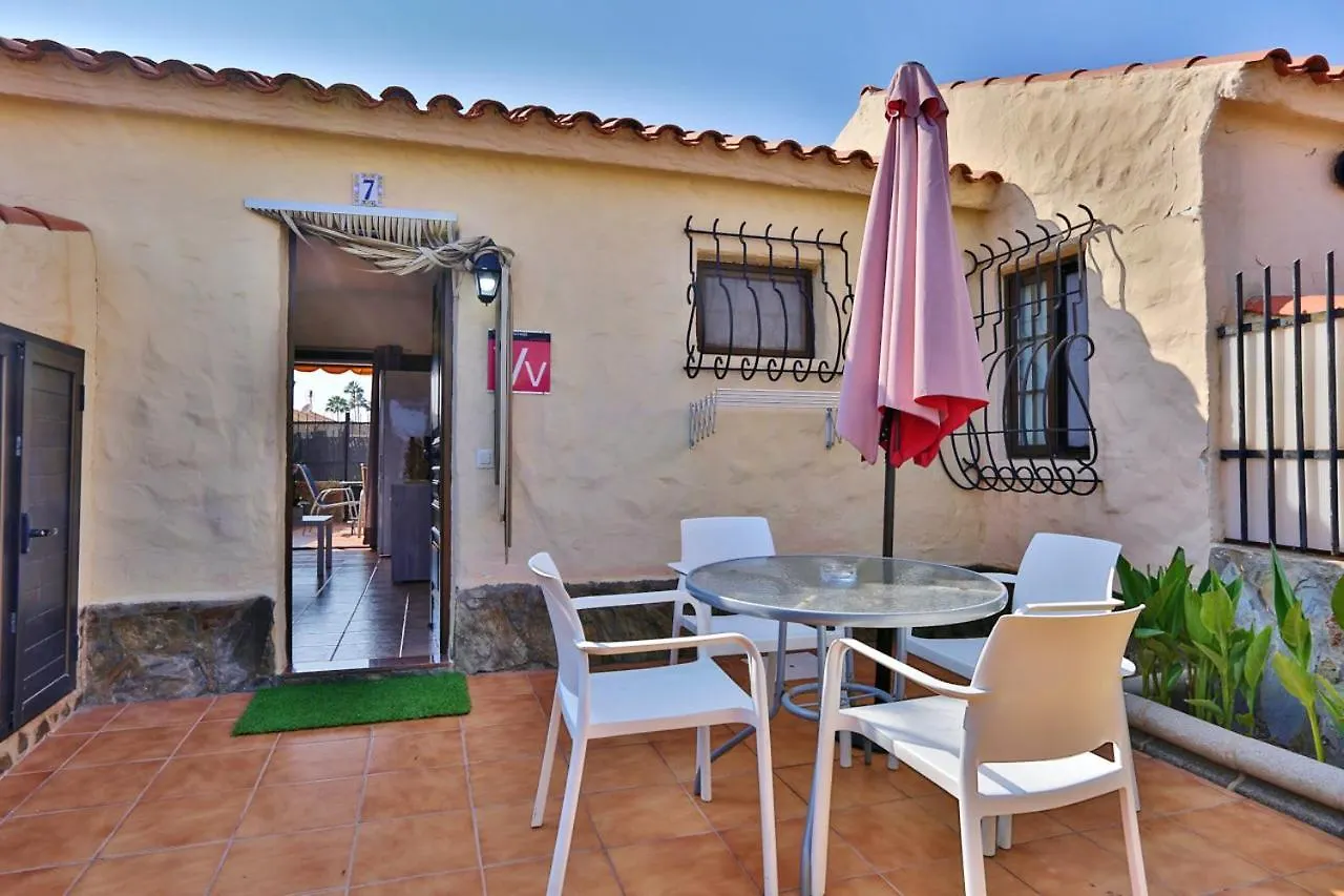 Holiday home Playa del Inglés Bungalow: Shared Pool & Beach Proximity